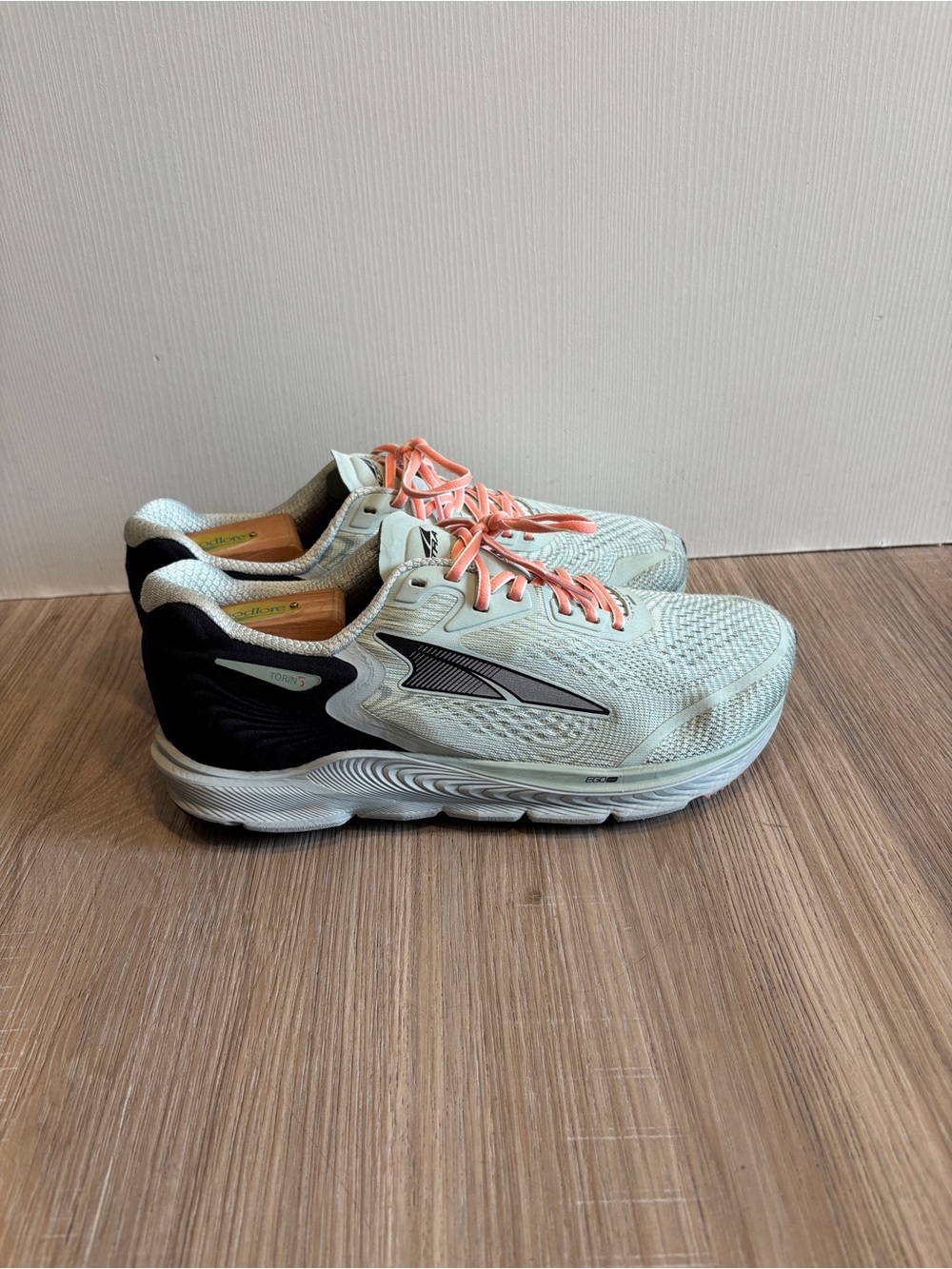 Altra Men's Light Gray Athletic Shoes with Coral Laces
